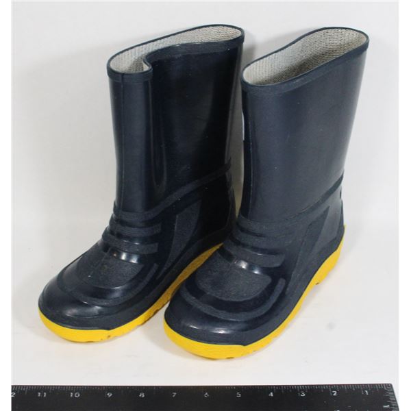PAIR OF HARLEY BLUE & YELLOW RAINBOOTS (SIZE 2)