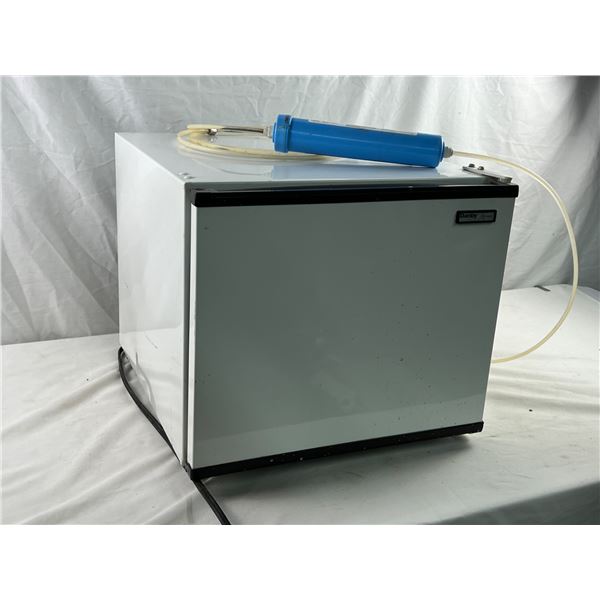 Danby Reversible Ice Making Machine