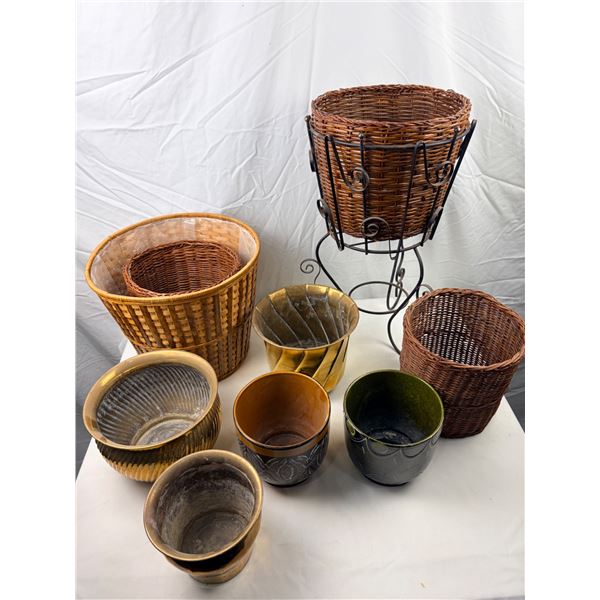 Decorative Planter Pots & Baskets