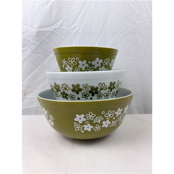 Set of Three Vintage Pyrex Mixing Bowls