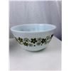 Image 4 : Set of Three Vintage Pyrex Mixing Bowls