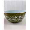 Image 6 : Set of Three Vintage Pyrex Mixing Bowls