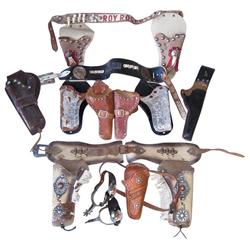 Roy Rogers holster lot (8 pcs), 3 single holsters, 4 double holsters & pr of RR spurs, some Rare & v