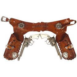 Wild Bill Hickok holster set w/orig Hubley guns w/horse head grips, Exc cond.