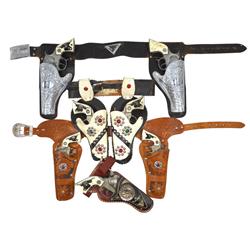 Toy cap guns & holsters, Hubley Texan Jr. cap guns w/double Cisco Kid holster, Hubley Tex w/double l