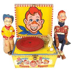 Howdy Doody items (3), includes Shura-Tone record player, marionette & vinyl doll, all VG cond.