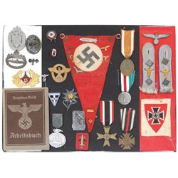 Militaria, WW1 & WW2 badges: includes U-Boat badge, party badges, WW1 Veteran's hat badge & merit cr