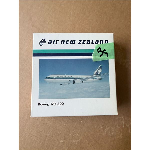AIR NEW ZEALAND BOEING 767-300 DIECAST MODEL AIRPLANE BRAND NEW