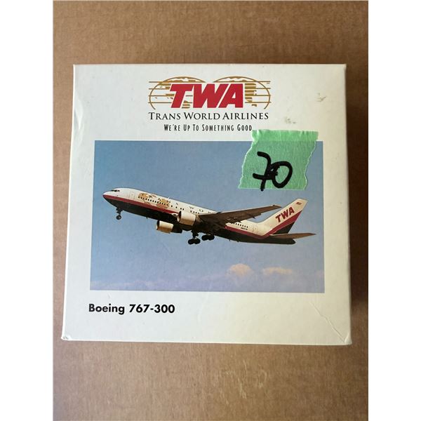 TWA TRANS WORLD AIRLINES BOEING 767-300 DIECAST MODEL AIRPLANE