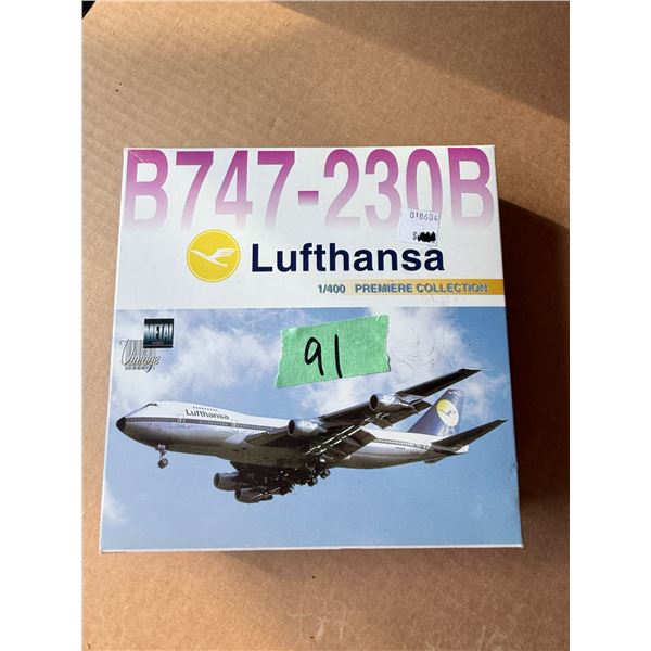 LUFTHANSA B747-230B 1:400 DIECAST MODEL AIRPLANE