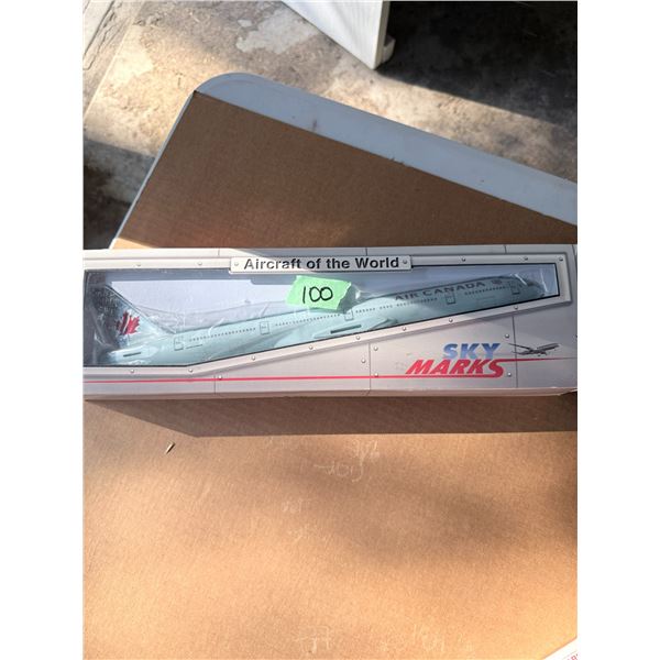 SKY MARKS AIR CANADA DIECAST MODEL AIRPLANE BNIB
