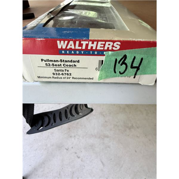 WALTHERS SANTA FE PULLMAN-STANDARD 52-SEAT COACH MODEL TRAIN