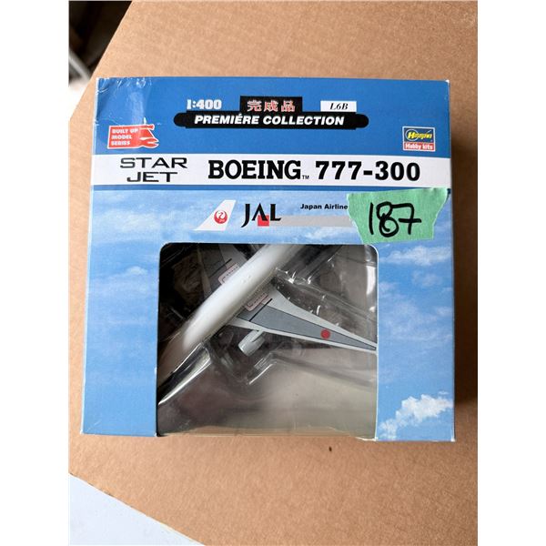 JAL BOEING 777-300 DIECAST MODEL AIRPLANE