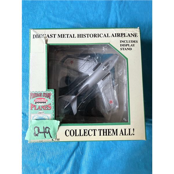 SILVER AIRCRAFT WITH RED STAR MARKINGS DIECAST MODEL AIRPLANE