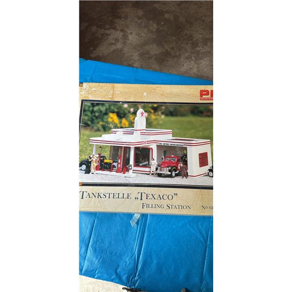TEXACO FILLING STATION MODEL KIT