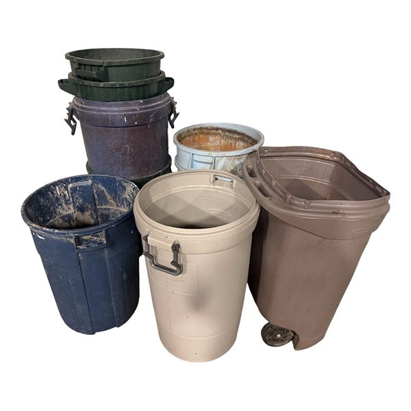 l1 - Group of 9 Assorted Plastic Trash Cans and Brute Garbage Bins