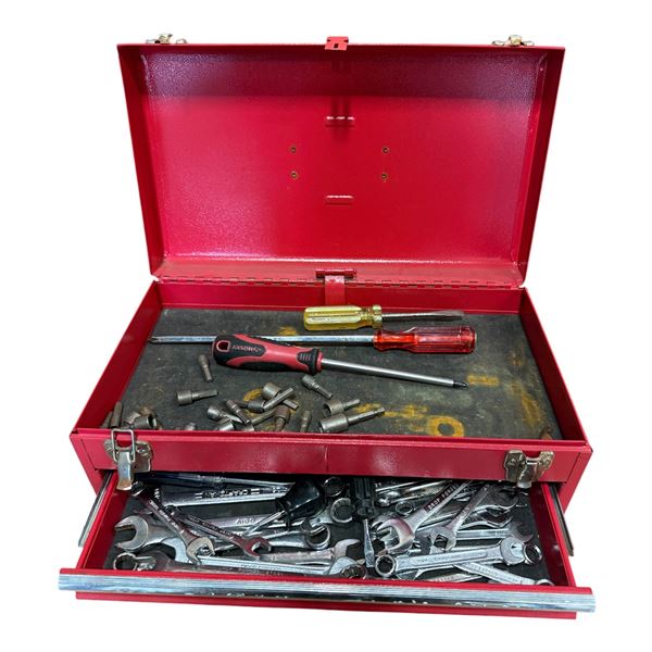 l1 - Red Portable Metal Tool Box, H7" x W17"