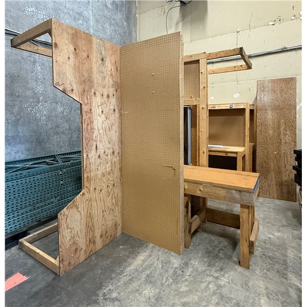 l1 - Large Group of 8 Workbenches and Tables