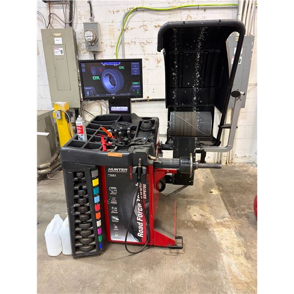 L2 - Hunter Road Force Touch (Model: GSP9700) Tire Balancer w/ Accessories - Tested & Working - Bidd