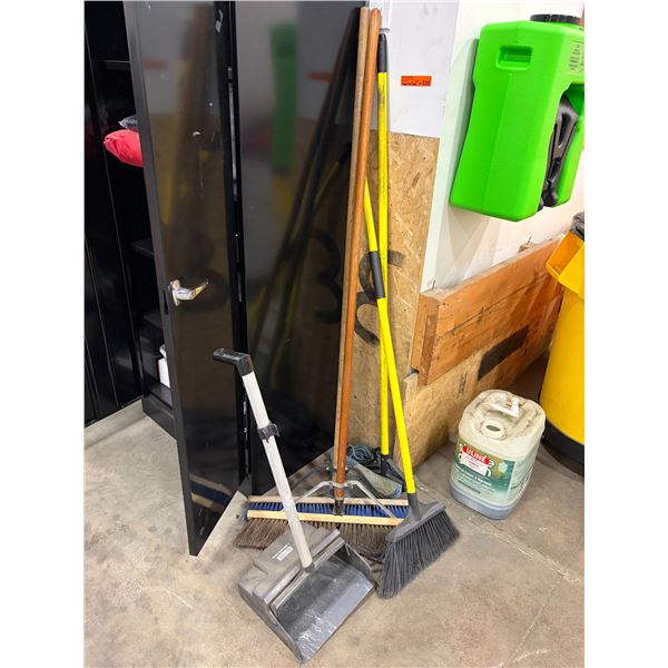 L2 - Group - Shop Brooms, Mop, Dust Pan