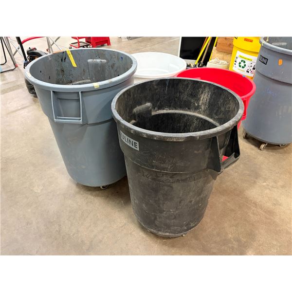 L2 - 4pc Group - Uline Rolling Garbage cans