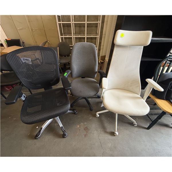 L1 - Group of 3 Ergonomic Office Chairs