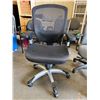 Image 3 : L1 - Group of 3 Ergonomic Office Chairs