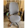 Image 4 : L1 - Group of 3 Ergonomic Office Chairs
