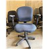 Image 2 : L1 - Group of 3 Ergonomic Desk Chairs