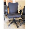 Image 3 : L1 - Group of 3 Ergonomic Desk Chairs