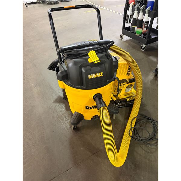 L3 - DeWalt 16-Gallon Wet/Dry Vacuum w/ Accessories - includes x2 Filters & Filter Bags (Looks Light