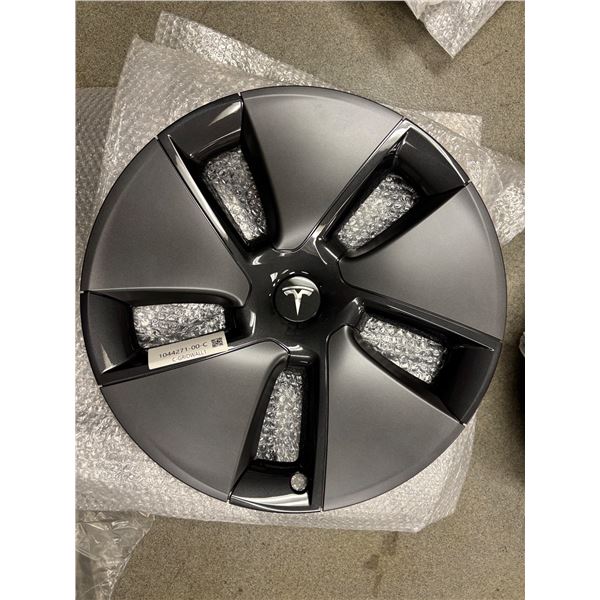 L3 - NEW Tesla 4-pcs 19-inch Aero Wheel Cover/Hubcap (2017–2023, Model 3) - R.V. $180 / Par