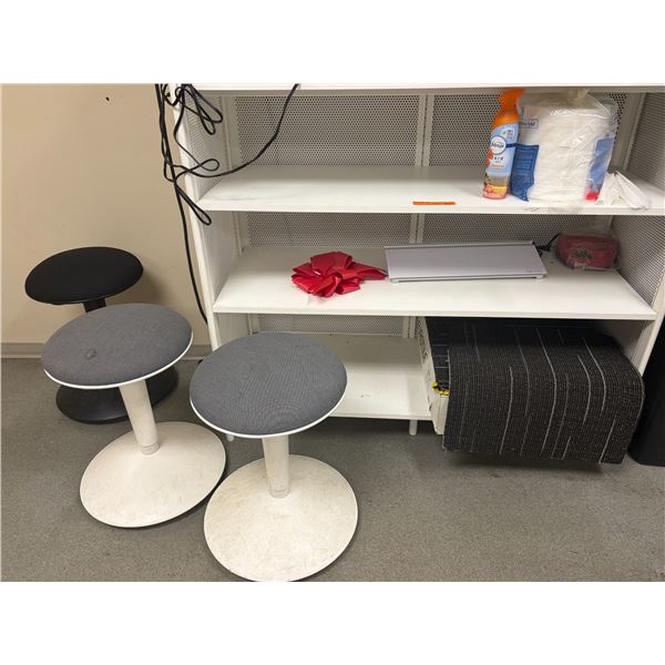 L3 - 5-Tier White Metal Shelf & 3 Modern Stools - includes Floor Mats (Contents Milwaukee not includ