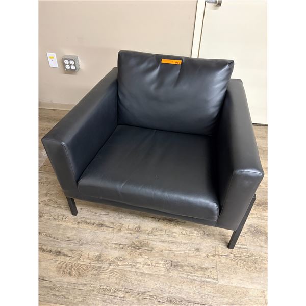 Black Leather Lounge Chair