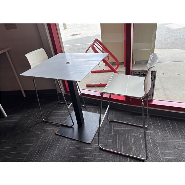 L2 - 3 pc - Bar Table w/ Stools - 28x28x36"