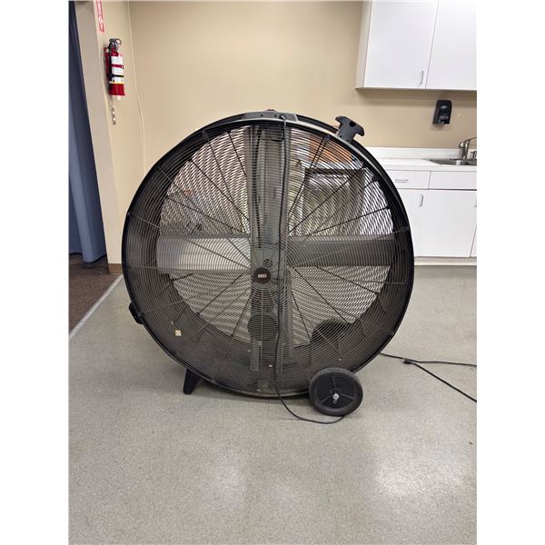 L2 - Uline H6989 Commercial 48" Fan on Wheels