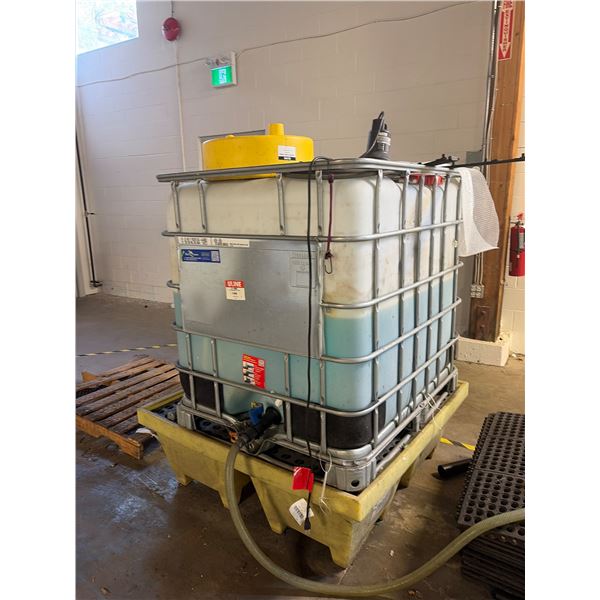 Large Tank w/windshield washer fluid