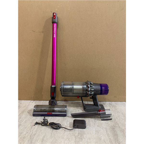 Dyson V11 Cordless Vacuum Cleaner - Includes Attachments