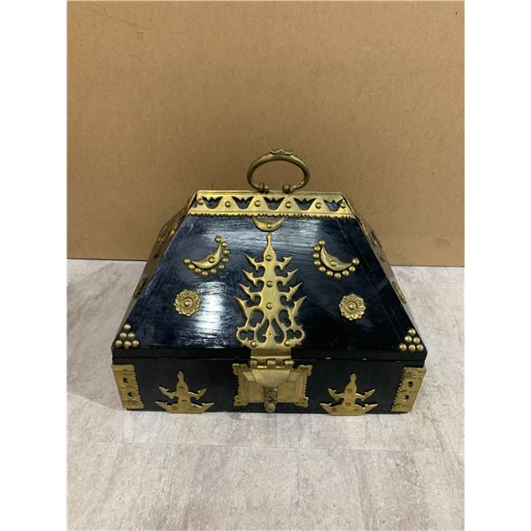 Antique Nettor Petti Jewelery Box