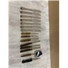 Image 1 : Assortment Of 14 Knives & 1 Cheese Cutter