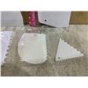 Image 4 : 6 PCS - Plastic Cake Scrapers & Smoothers