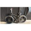 Image 2 : A FRAME 7 SPEED FAT TIRE BLACK BICYCLE