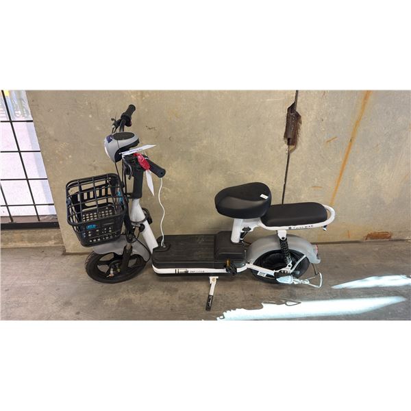 DAY LUCKY CITY BIKE 1 SPEED WHITE ELECTRIC SCOOTER *NO KEY, NO CHARGER*