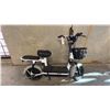 Image 2 : DAY LUCKY CITY BIKE 1 SPEED WHITE ELECTRIC SCOOTER *NO KEY, NO CHARGER*