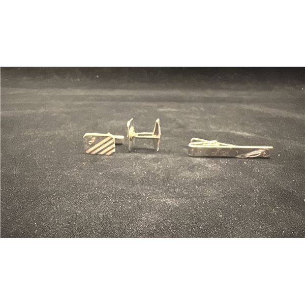 PAIR SILVER CUFFLINKS, SILVER TIE CLIP (14G)