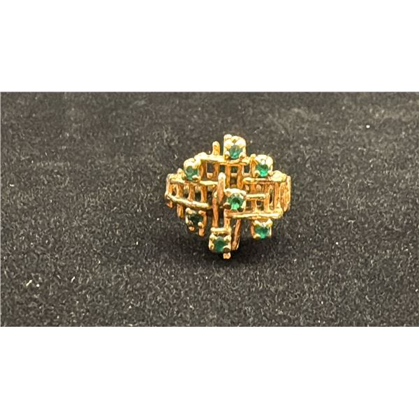 APPROX 10K LADIES RING SET WITH GREEN DOUBLETS (6.8G)