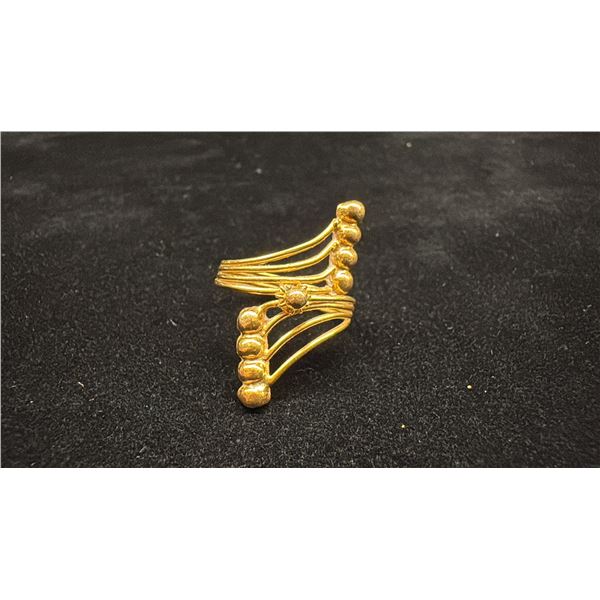APPROX 18K LADIES RING (3.7G)
