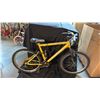 Image 1 : DIAMONDBACK SESSION 21 SPEED YELLOW MOUNTAIN BICYCLE
