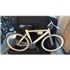 Image 2 : WHITE COMMUTER BICYCLE