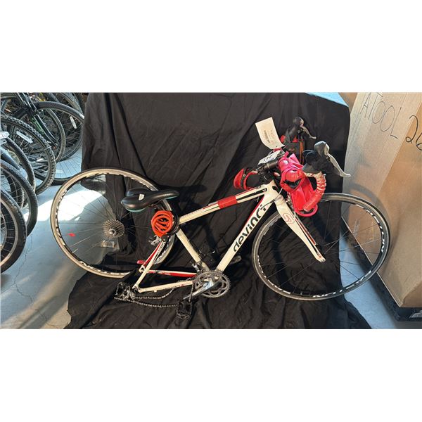 DEVINCI SILVERSTONE 20 SPEED WHITE ROAD BICYCLE